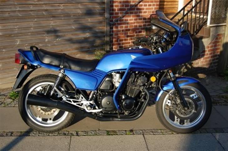 Honda CB900F2 Bol d'or - Så fik jeg endelig monteret de sorte 4-i-2 Marving billede 1