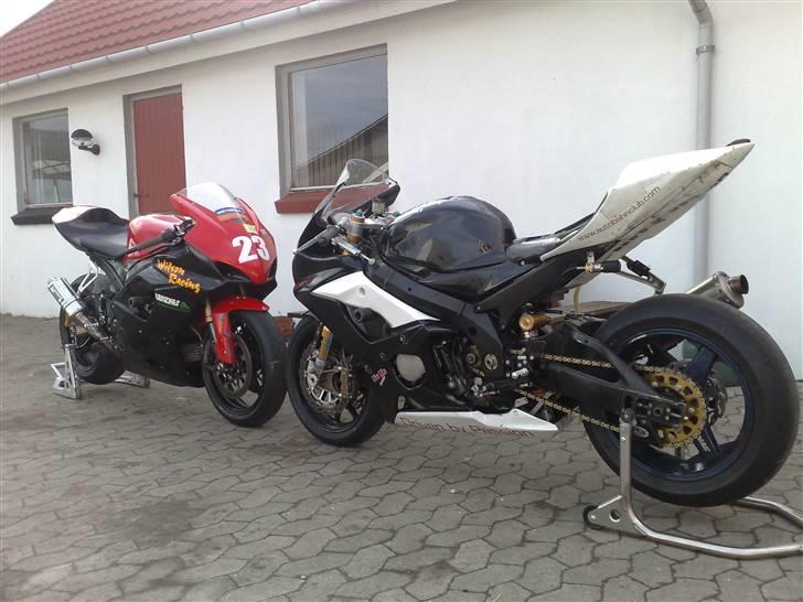 Suzuki GSXR 1000 >*2. Baneged*< - Begge min cykler, den sorte/hvide er min SuperBke billede 11