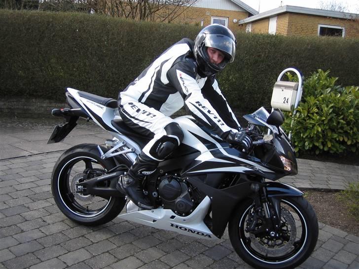 Honda CBR600RR "Solgt" - Hva siger i til farve valget ??? billede 5