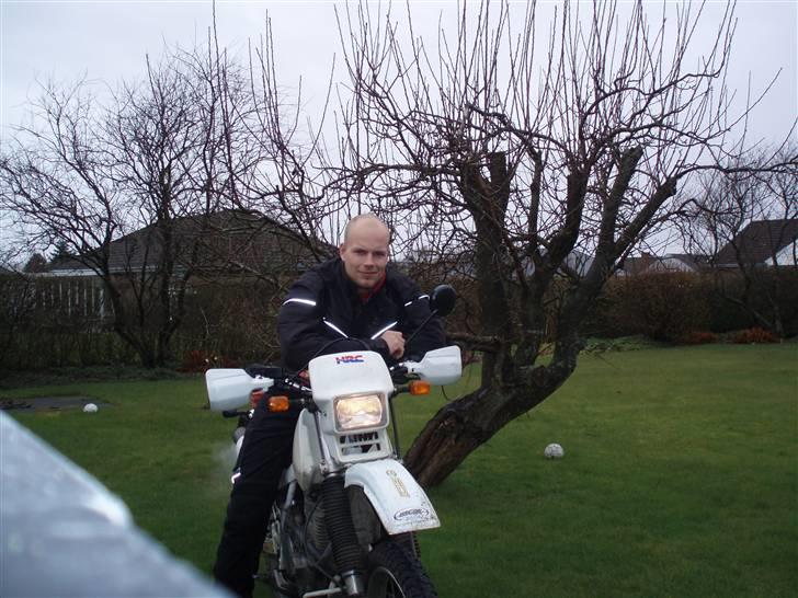 Honda xr 600r SOLGT!!!!! - Ham selv! billede 1