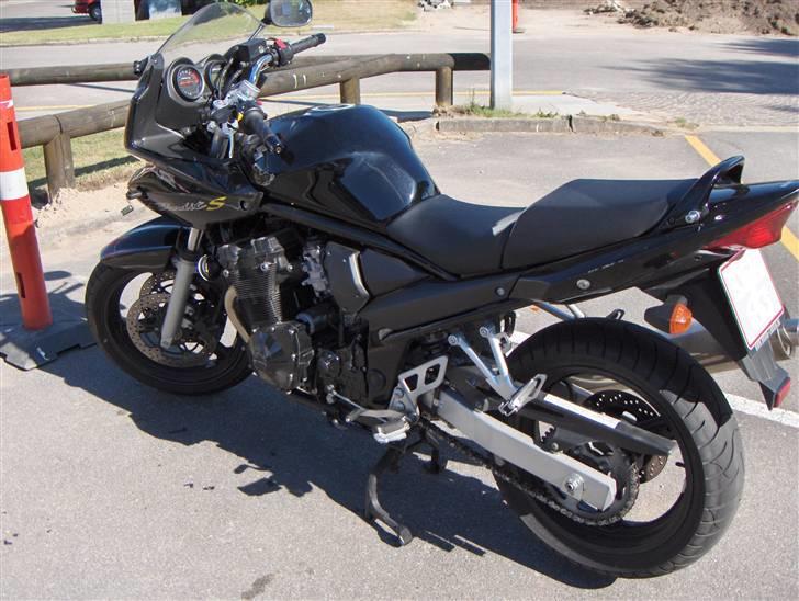 Suzuki GSF 650 S - Sådan ser det ud når folk ikke kikker i bagspejlet... :-( billede 4