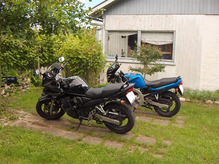 Suzuki GSF 650 S - At til af maskinerne sammen.  billede 7