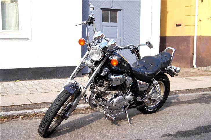 Yamaha XV 750E Virago - Dejligt bredt styr, med den HELT rigtige hældning (til mig :-) billede 6