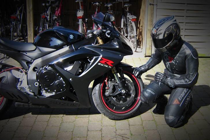 Suzuki gsxr 600 # SOLGT# - Han er mest kælen på fordækket ;-) billede 4