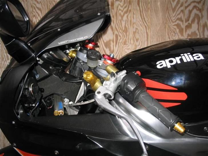 Aprilia RSV 1000 R "Solgt" billede 13