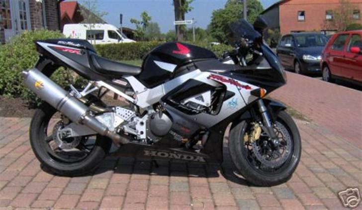 Honda CBR 900 RR billede 2