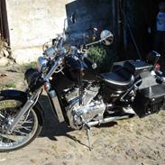 Suzuki intruder 750 vs