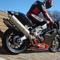 Aprilia rsv factory SOLGT