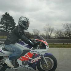 Honda CBR 400 RR  >solgt<  -