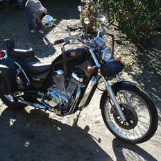 Suzuki intruder 750 vs