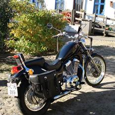 Suzuki intruder 750 vs