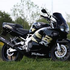 Honda cbr 900rr sc33  *SOLGT*