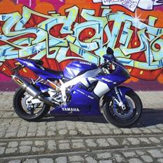 Yamaha yzf r1