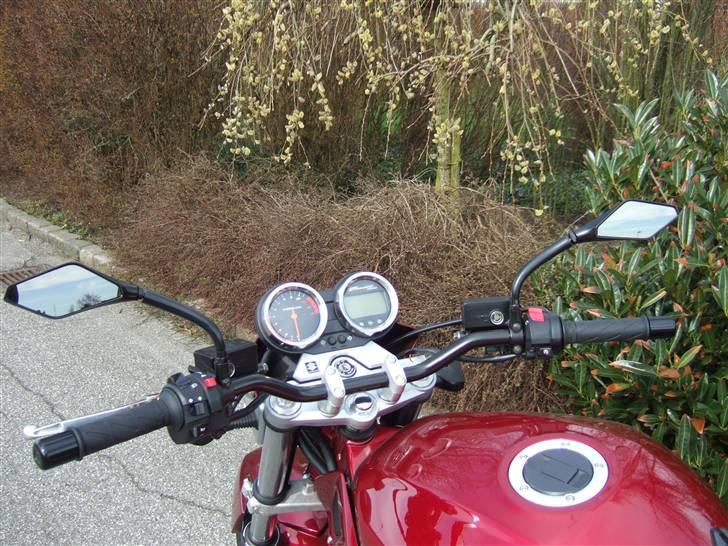 Suzuki Bandit 1200 SOLGT - Nyt sort styr og sorte spejle billede 15