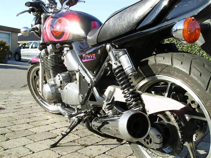 Kawasaki Zephyr 1100 - Lakering - flot håndværk, skrækkeligt motiv! billede 15