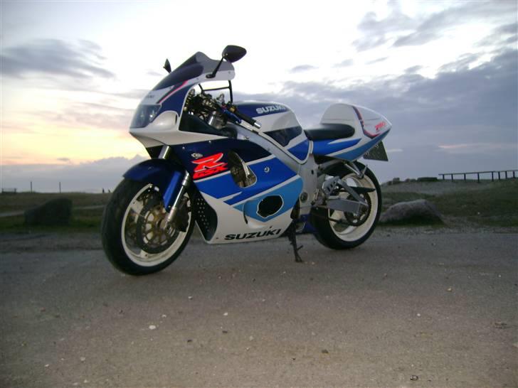 Suzuki gsx-r 750 solgt billede 3