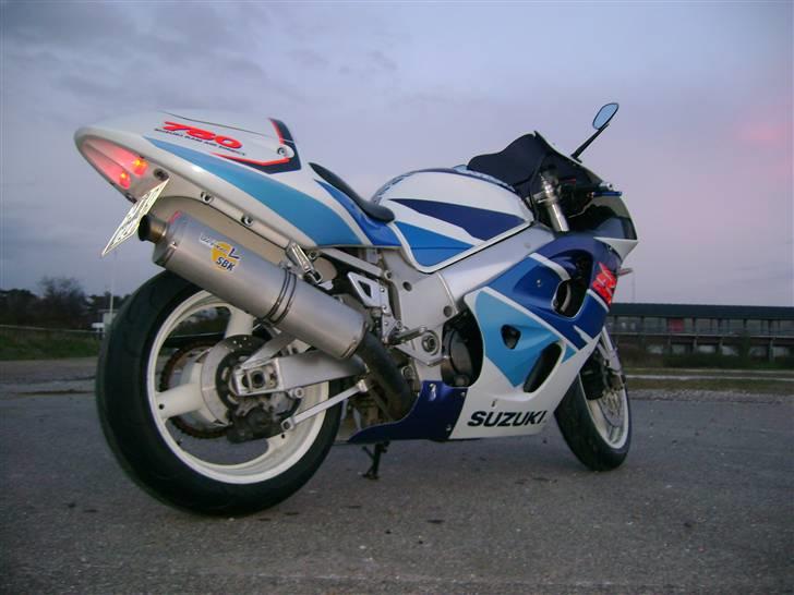 Suzuki gsx-r 750 solgt - undertray med to baglygter billede 7