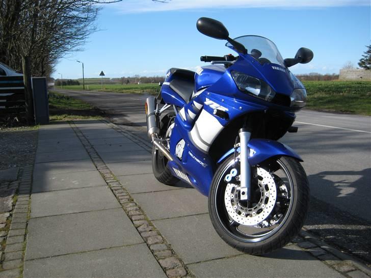 Yamaha r6 billede 1