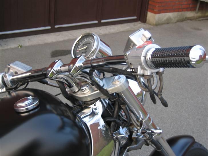 Honda VT 1100 Shadow - Nye raisers, styr, håndtag og meget små blinklys..... :-) billede 15