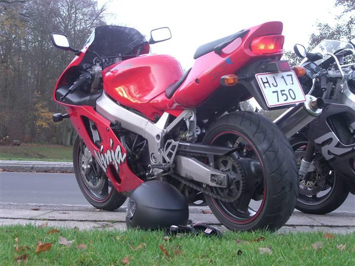 Kawasaki Ninja zx7r *Solgt* billede 5