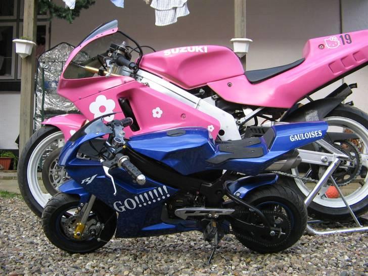 Suzuki RGV 250M - Den lille sammen med minien ;) billede 8