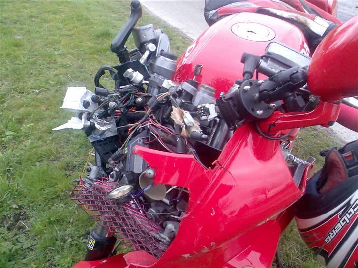 Honda VFR 750F RC24-II (DØD) billede 17