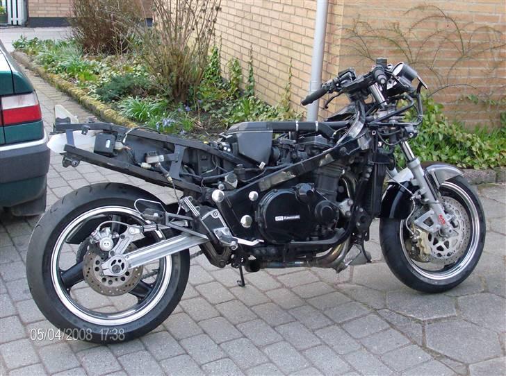 Kawasaki GPZ 1000RX ( solgt ) - Her er de 6 stemplede kalibere og armeret bremseslanger kommet på. billede 12