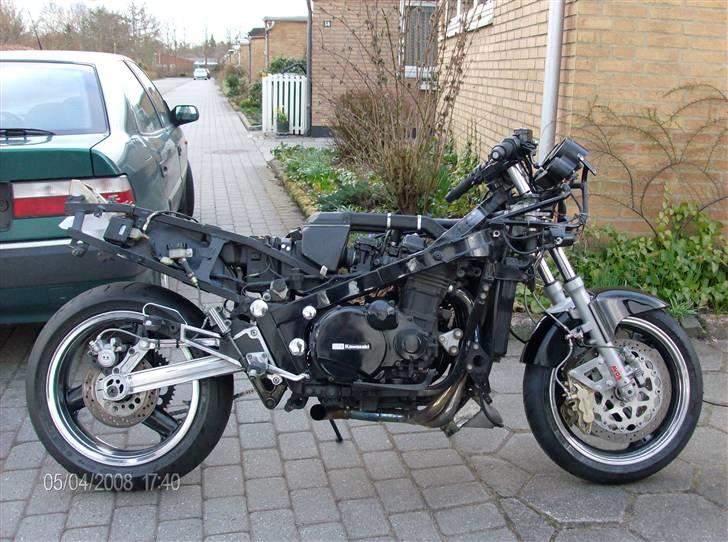 Kawasaki GPZ 1000RX ( solgt ) - Her er de 6 stemplede kalibere og armeret bremseslanger kommet på. billede 13