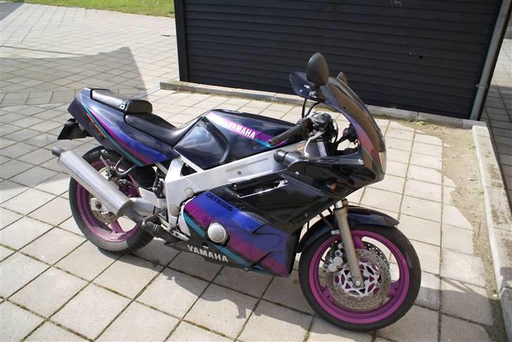 Yamaha FZR billede 1
