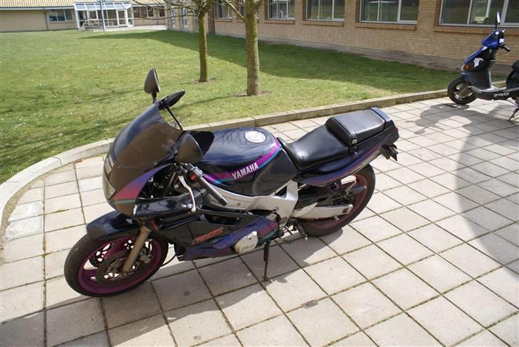 Yamaha FZR billede 2