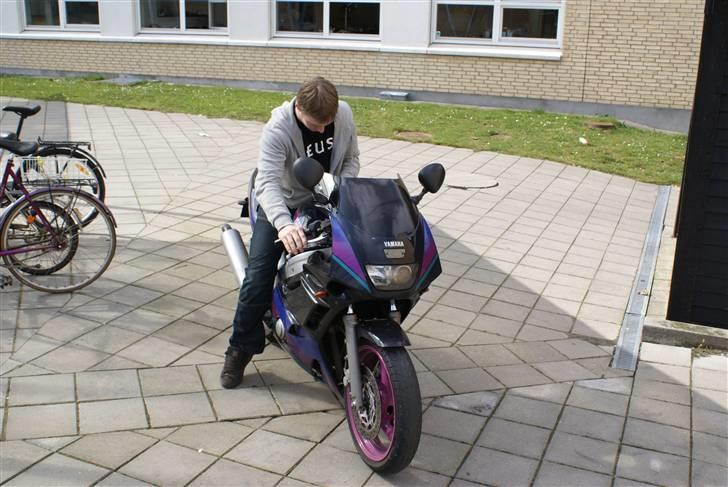 Yamaha FZR billede 3