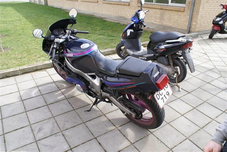 Yamaha FZR billede 5