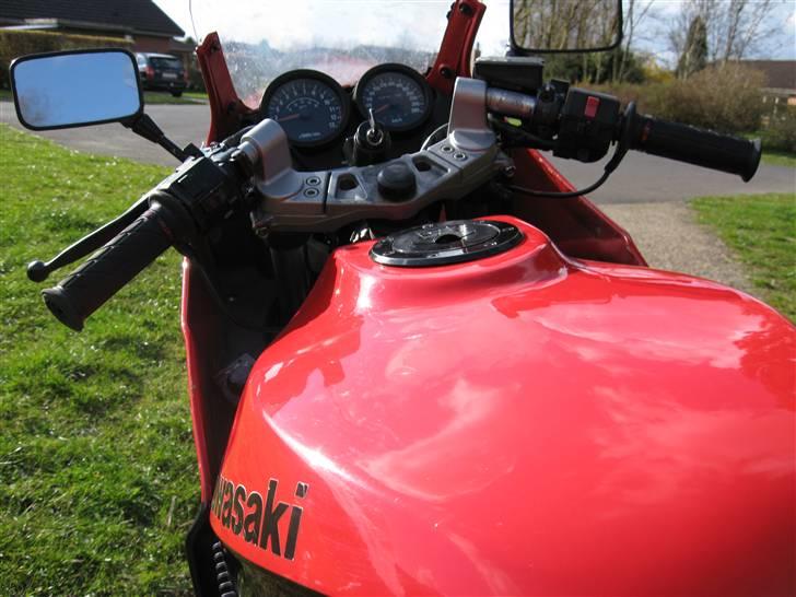 Kawasaki GPZ 600 R *SOLGT* billede 10