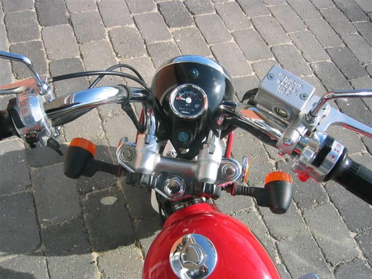 Jincheng Monkey 140 ccm Monster - SOLGT - Det røde felt starter ved 80 km/t. Styret kan nemt klappes ned til transport billede 4