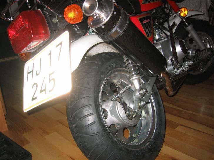 Jincheng Monkey 140 ccm Monster - SOLGT - Så bliver det ikke større med den bagsvinger - der er kun få mm tilbage. billede 5