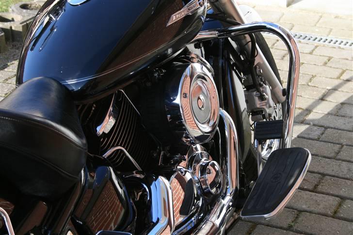 Yamaha Dragstar 1100 Classic  - Har eftermonteret styrtbøjle -  syntes den pynter og med ca 300 kg er det en ekstra sikkerhed billede 5