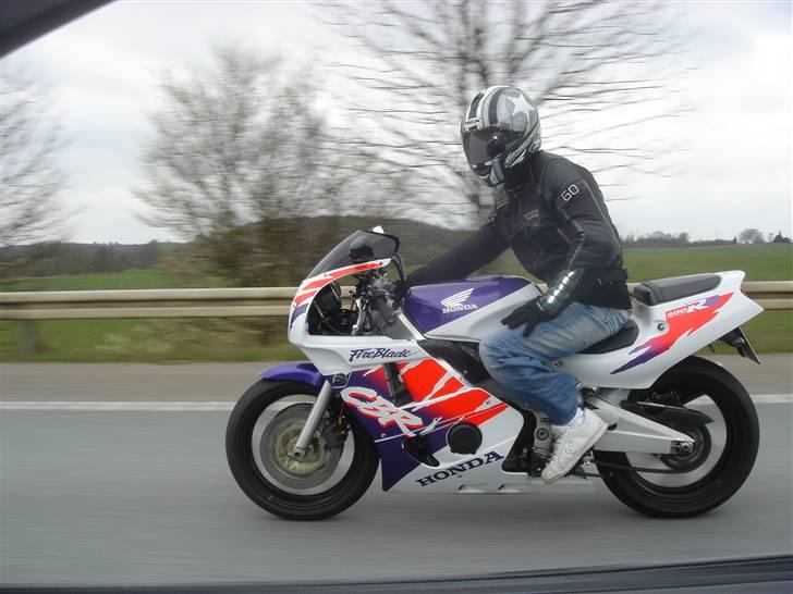 Honda CBR 400 RR  >solgt<  - billede 1