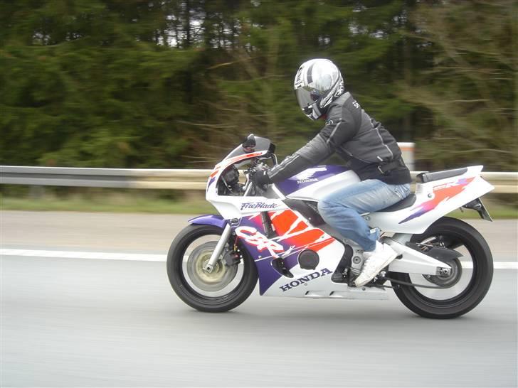 Honda CBR 400 RR  >solgt<  - billede 3