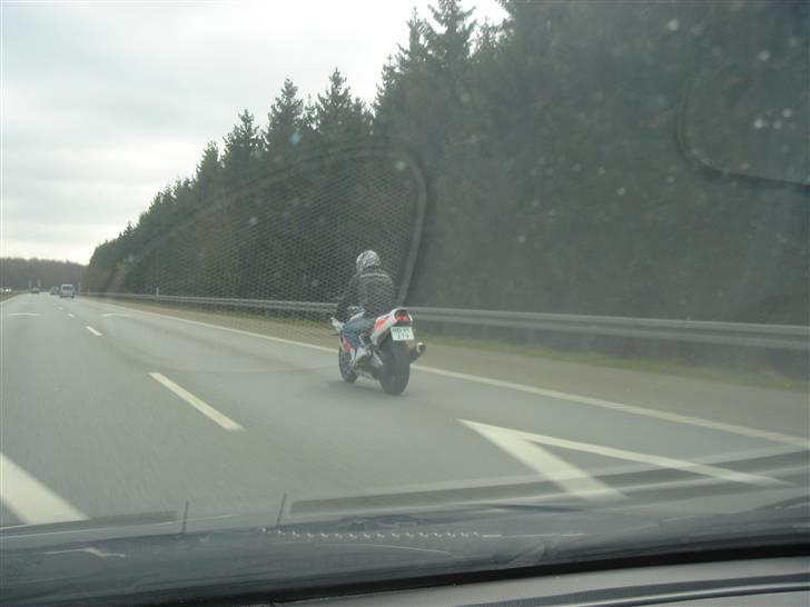 Honda CBR 400 RR  >solgt<  - billede 4