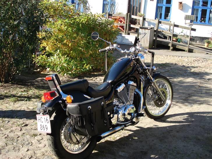 Suzuki intruder 750 vs - man sidder lavt  billede 3