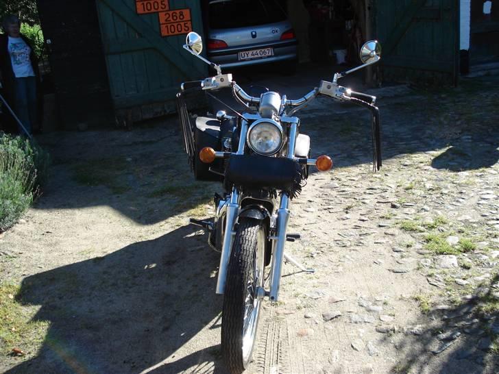 Suzuki intruder 750 vs - ja den fylder ikke meget set for fra billede 4