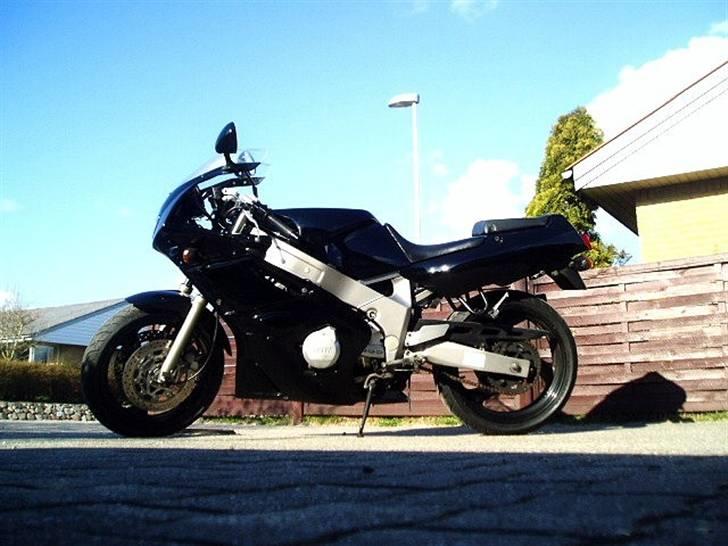 Yamaha Fzr 600 solgt billede 2