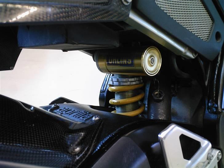 Aprilia RSV Mille R - øhlins fuld justerbar bagdæmper.. og Carbon hugger billede 11