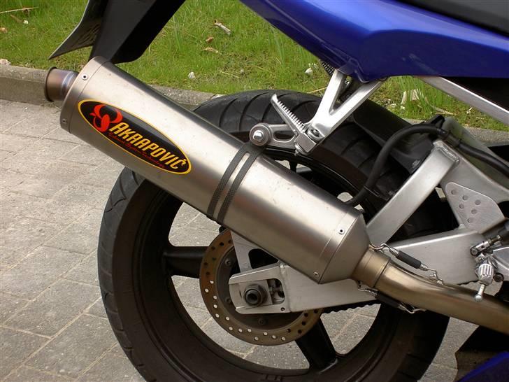 Yamaha yzf r6 - Ved ikke rigtig hvor meget eller lidt den giver, men den lyder sgu godt. billede 3