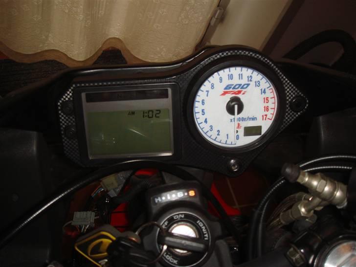 Honda CBR 600 sport - Hvid plasma skive istedet for den normale kedelige sorte billede 3