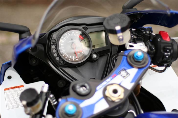 Suzuki GSX-R 1000 "PowerMax" - Speedo... og gaffelbro-afdækning med GSX-R logo. billede 14