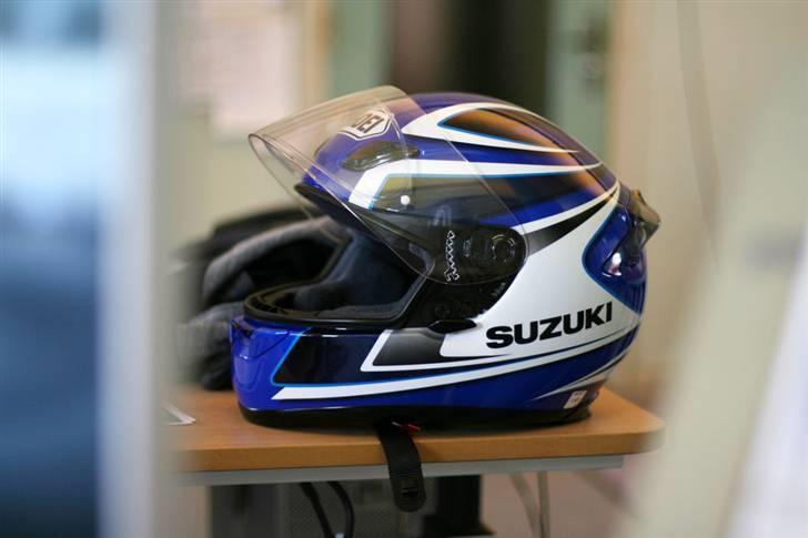 Suzuki GSX-R 1000 "PowerMax" - Shoei XR1000 som jeg fik med til cyklen... GSX-R Logo bagpå. billede 16