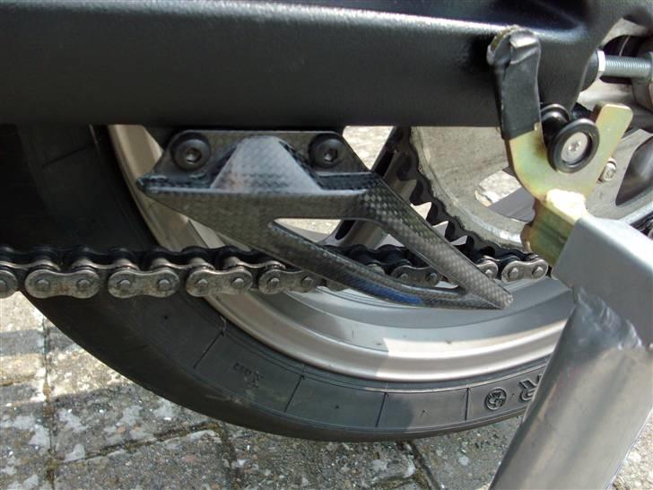 Triumph Daytona 675 - Carbon nederste kædeskærm - Original TRIUMPH del billede 16