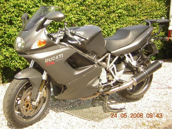 Ducati ST4s - en fantastisk touringmaskine til hurtige sving i alperne billede 1