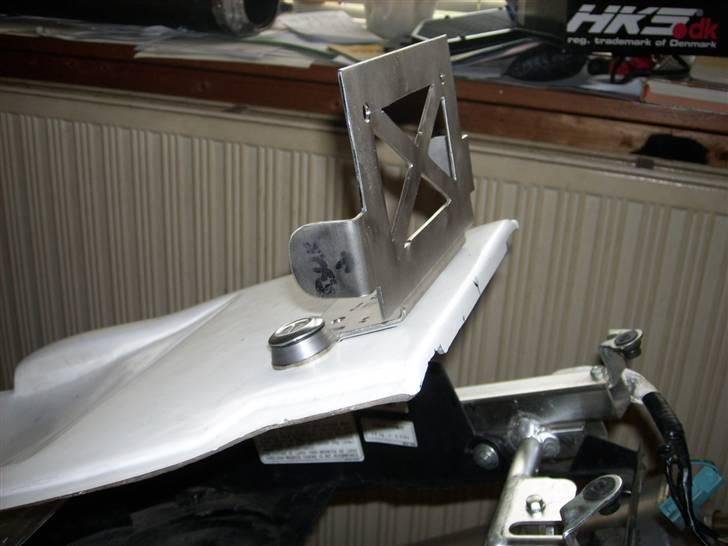 Honda cbr 929 Fireblade afgået  - undertray og hjemme lavet nr. plade holder billede 10
